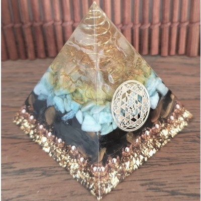 Orgonite Pyramide Aogen Chakra