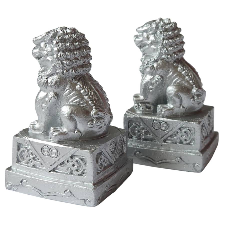 Statues Fu Dogs argentées Feng Shui – vue arrière des lions gardiens protecteurs