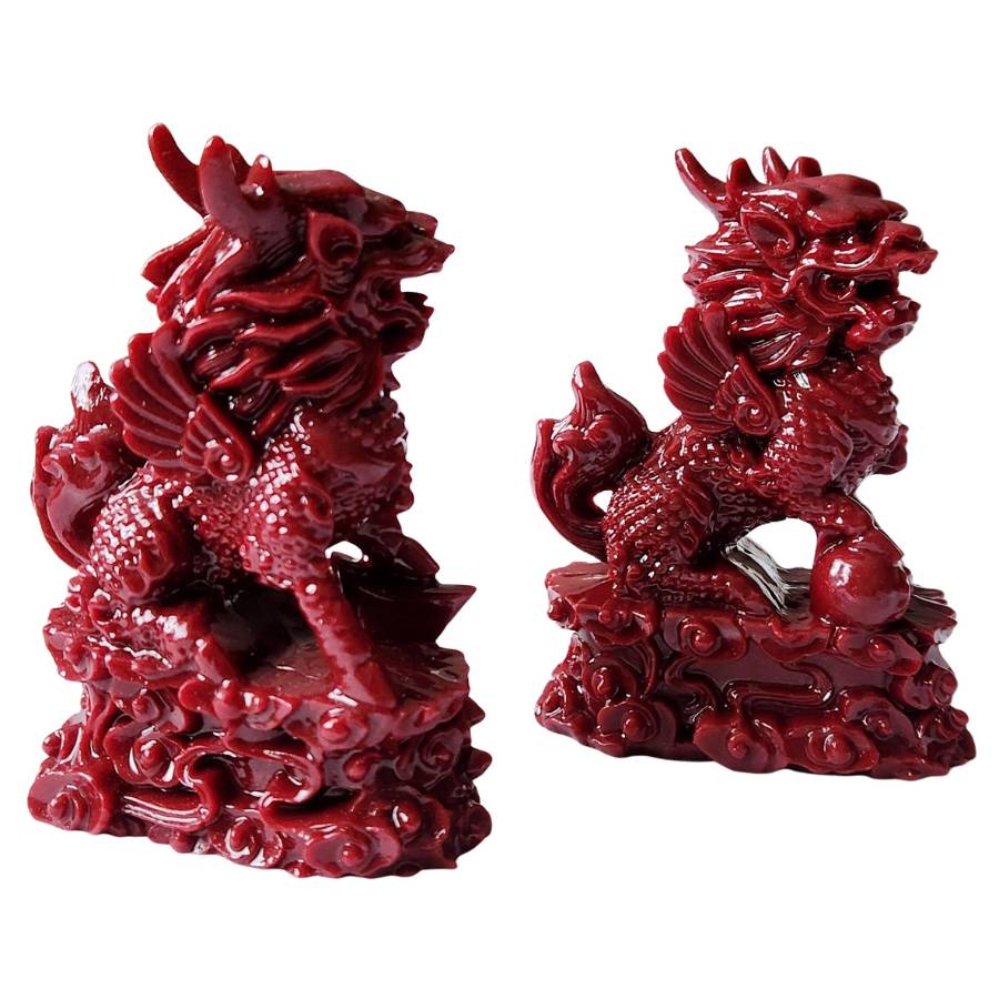 Statues Chi Lin rouges Feng Shui vue de profil – gardiens protecteurs