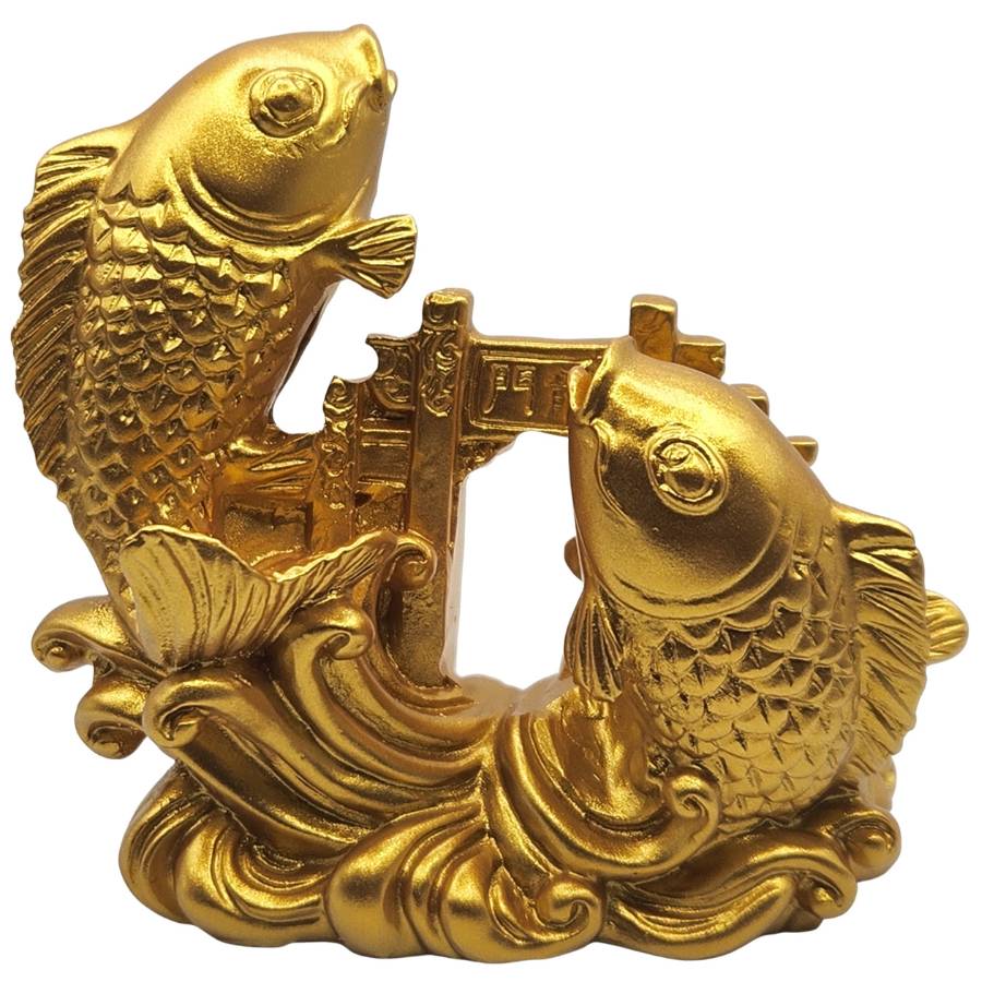 statue poisson carpe passant les portes du dragon doré, de face