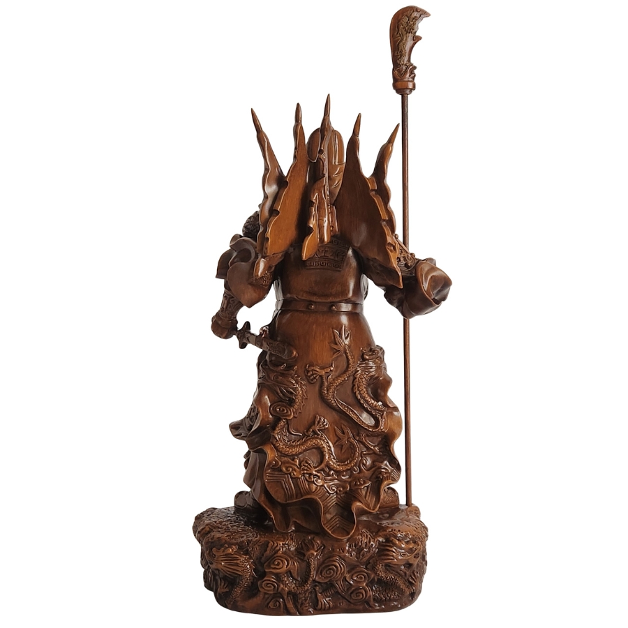 grande statue Feng Shui du Dieu Guan Gong vue de dos, représentation de bravoure et loyauté