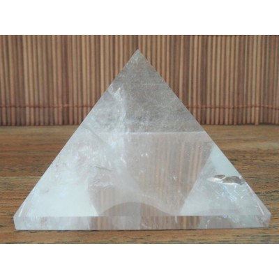 Grande Pyramide de Cristal de Roche 100mm – Image 3
