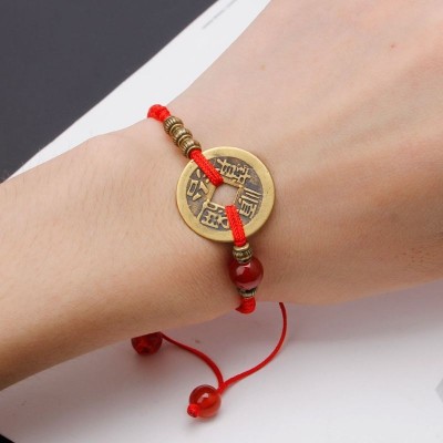 Bracelet Fils Rouge Pièce de Monnaie Ancienne – Image 3