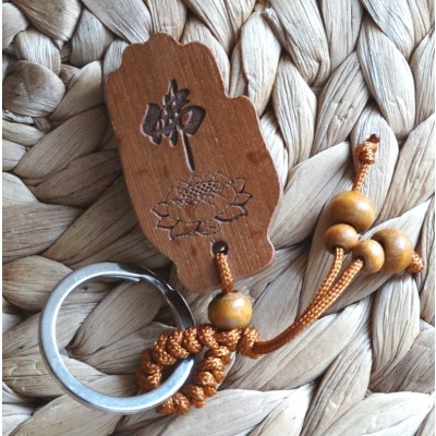 Porte Clés Cigale dans la main de Bouddha – Image 2