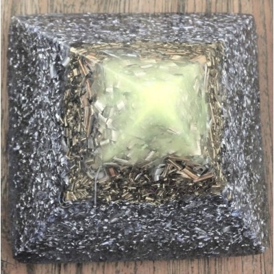 Orgonite Pyramide Phosphorescente – Image 2
