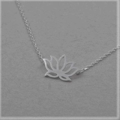 Collier Fleur de Lotus argentée – Image 3