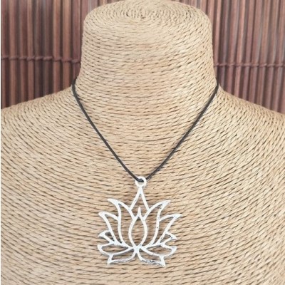 Pendentif Protecteur Fleur de Lotus argentée – Image 2