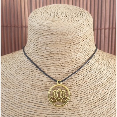 Pendentif Fleur de Lotus de la Santé dorée – Image 2