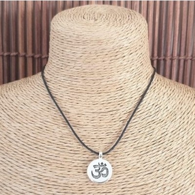 Pendentif Mantra Aum argenté – Image 2