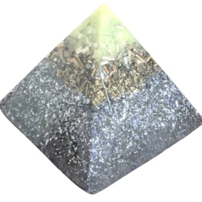 Orgonite Pyramide Phosphorescente – Image 3