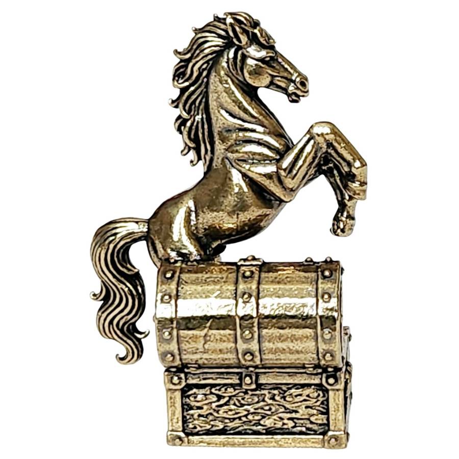 statue cheval au trésor – détail du cheval protecteur et du trésor