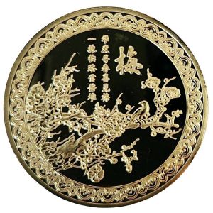 amulette dorée fleurs de prunier Feng Shui face avant