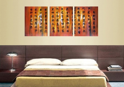 Peinture Calligraphie Harmonie Céleste peinte à la main en trois panneaux Feng Shui mis en situation dans un salon
