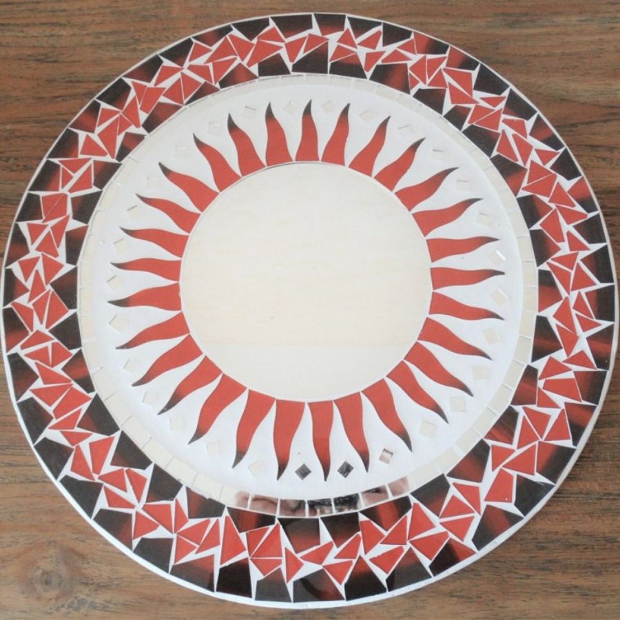 Miroir Soleil rouge et blanc en mosaïque artisanale
