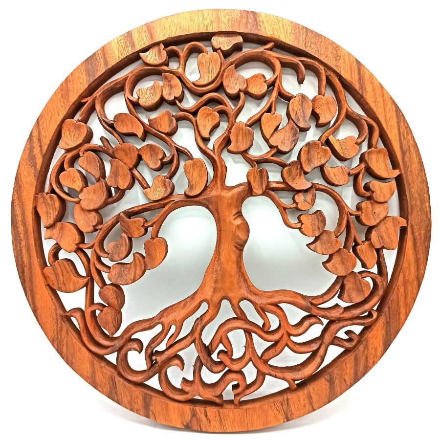 Panneau Arbre de Vie en bois de suar sculpté artisanalement vu en perspective