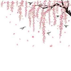 Sticker branche cerisier aux fleurs roses retombantes, accompagné d'oiseaux en vol et de pétales dispersés