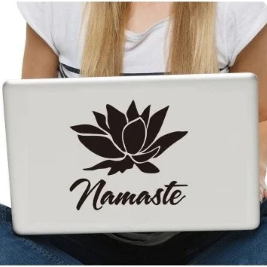 Sticker Lotus Namaste noir sur ordinateur portable